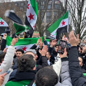 Umsturz in Syrien: Tausende feiern in Berlin das Ende des Assad-Regimes