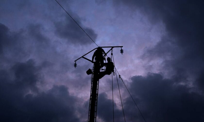 Tempête Darragh : 50 000 foyers sans électricité en Bretagne et Normandie