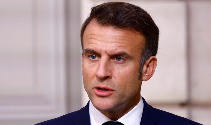 En quête d'un Premier ministre, Emmanuel Macron reprend ses consultations