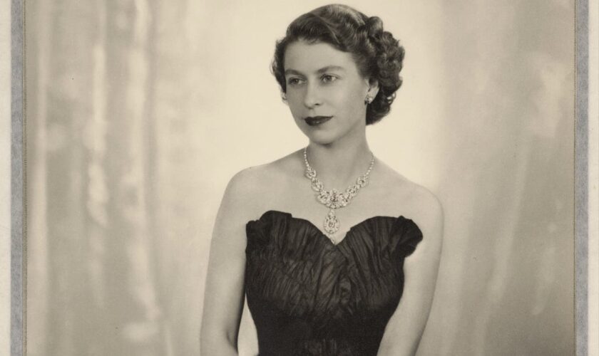 Iconic photographs of late Queen and young Princess Margaret to be displayed in new exhibition