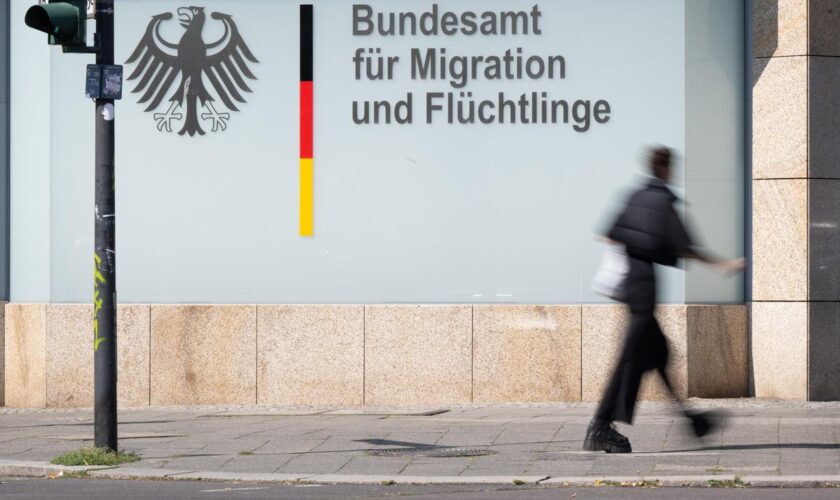 Migration: Bamf stoppt Entscheidungen über Asylanträge von Syrern