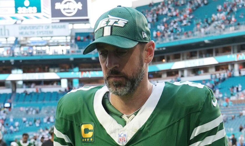 Aaron Rodgers gets testy with reporter when asked to reflect on Jets' dreadful playoff drought