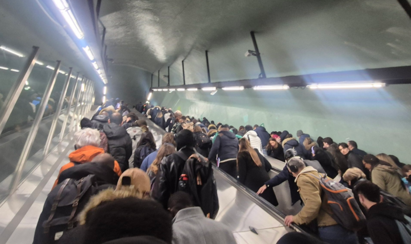 Le RER A suspendu à cause d’une grosse panne à Paris, pagaille dans les transports