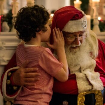 Mentir sur l'existence du Père Noël est une bonne chose pour le développement de votre enfant