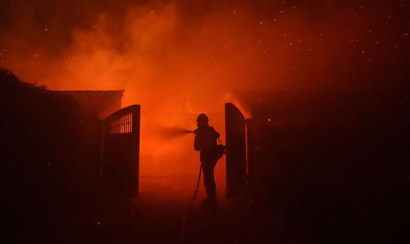 A Los Angeles County firefighter battles the Franklin Fire at Pepperdine University in Malibu, Calif., Tuesday, Dec. 10, 2024. (AP Photo/Jae C. Hong)