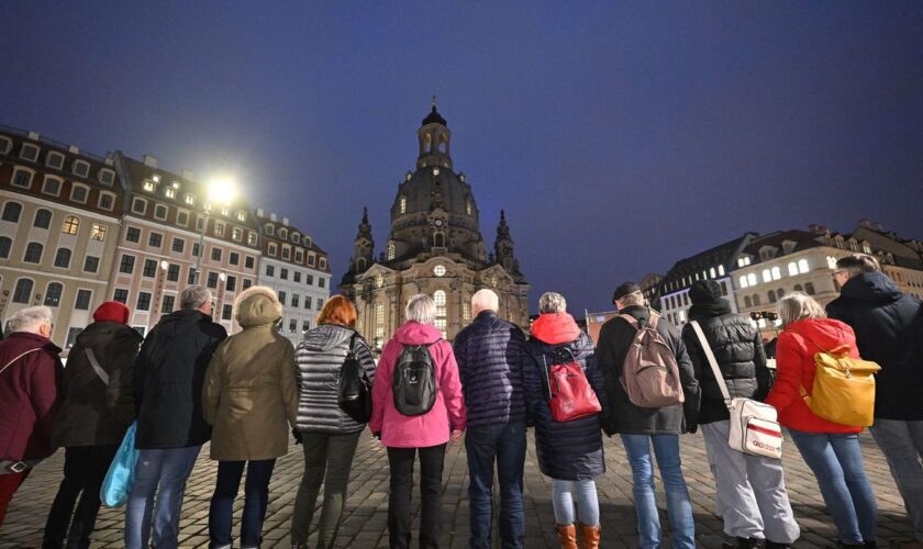 Dresden sucht Ordner für das Gedenken zum 13. Februar. (Archivbild) Foto: Robert Michael/dpa