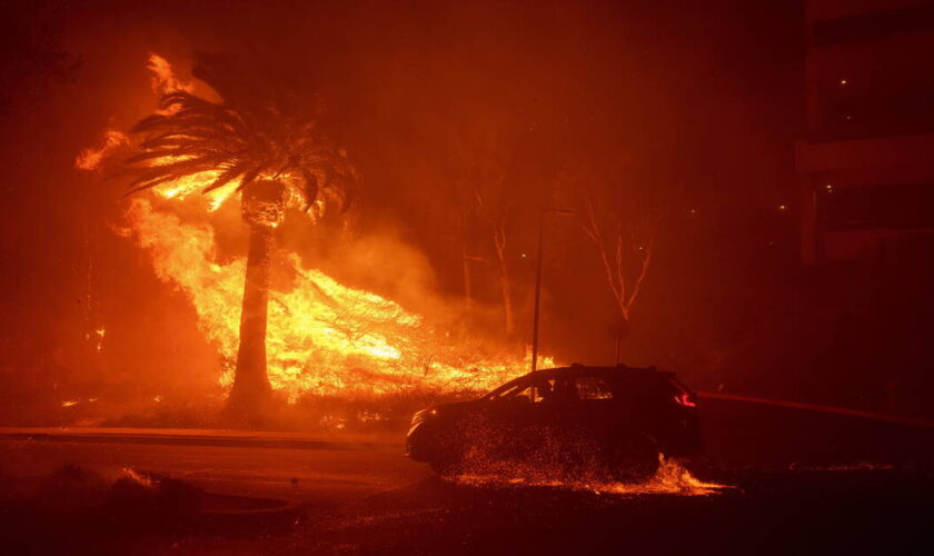 Etats-Unis : un incendie se propage rapidement à Malibu, près de 6 000 personnes évacuées