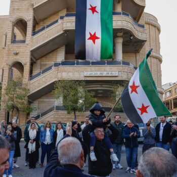 Les habitants de la ville druze de Majdal Shams, sur le plateau du Golan syrien annexé par Israël, après la chute du président Bachar al-Assad, le 8 décembre 2024