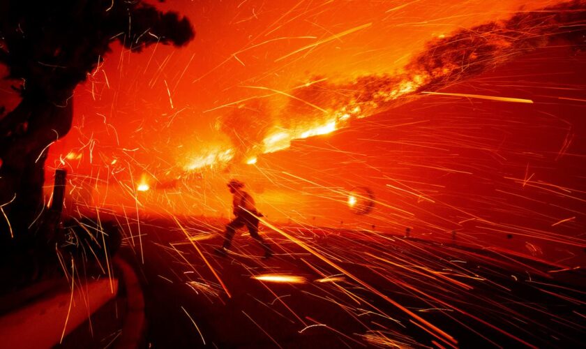 Franklin fire in Malibu explodes over more than 2,851 acres as Dick Van Dyke and Cher are evacuated from their homes: Live