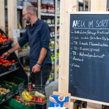 Ausgleich von Inflation: Olaf Scholz schlägt geringeren Mehrwertsteuersatz auf Lebensmittel vor