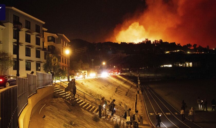 USA: Auch Promis flüchten vor Waldbrand in Malibu