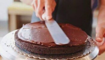 Mary Berry's 'very best' recipe for the easiest homemade chocolate cake