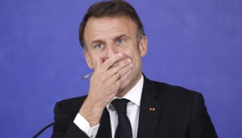 Macron entretient le brouillard politique, même devant Barnier et ses ministres