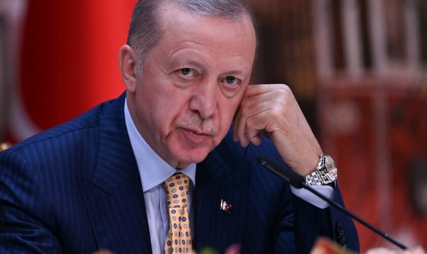 Le président turc Recep Tayyip Erdogan au bureau présidentiel de Dolmabahce à Istanbul, le 8 mars 2024