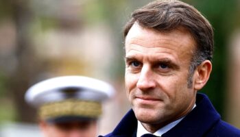 Le président français Emmanuel Macron assiste à une cérémonie marquant le 80e anniversaire de la libération de Strasbourg, sur la place Broglie à Strasbourg, dans l'est de la France, le 23 novembre 2024.