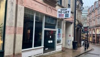 Depressing UK shopping street with empty stores and no Christmas lights