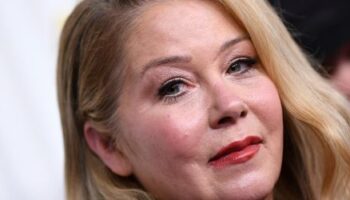 Christina Applegate spricht über ihre ersten MS-Symptome