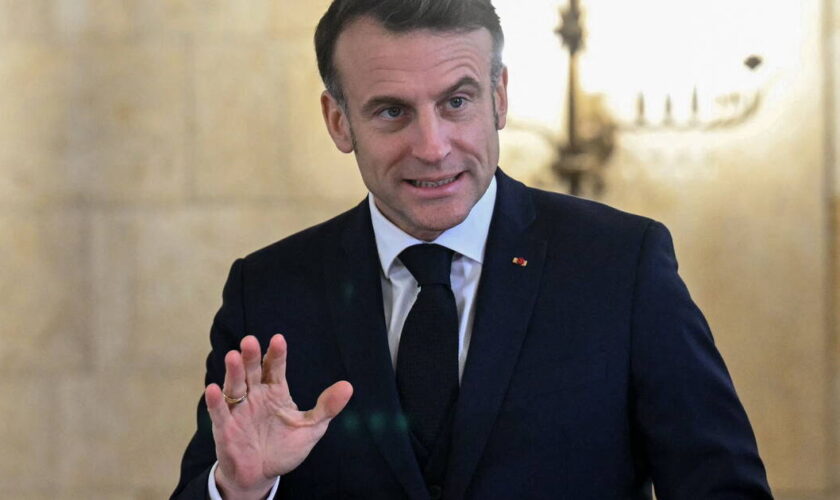 Nouveau Premier ministre : Macron va «écourter» sa visite en Pologne et rentrera «en début de soirée» à Paris