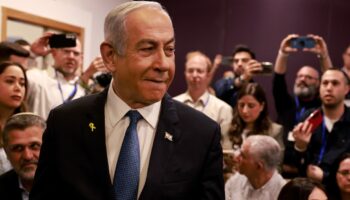 Le Premier ministre israélien Benjamin Netanyahu arrive au tribunal de district de Tel Aviv pour son audience sur les accusations de corruption le 10 décembre 2024