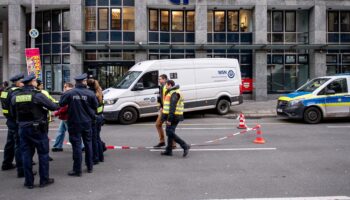 Fluchtfahrzeug nach Überfall auf Geldtransporter offenbar ausgebrannt