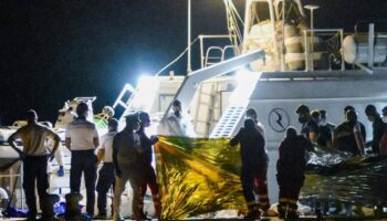 Naufrage en Méditerranée : 44 migrants portés disparus, une fille de 11 ans « seule survivante »