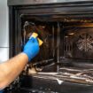 Mum's 10-minute oven rack cleaning hack leaves people gobsmacked