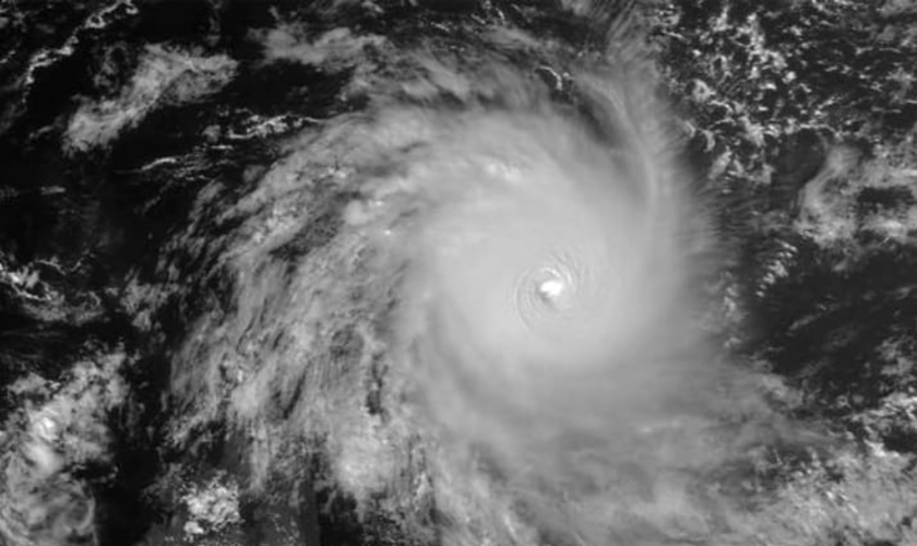 Cyclone Chido à Mayotte : l'île en alerte orange dès demain, des rafales à près de 300km/h enregistrées