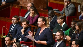 Tickets-restaurant au supermarché : l’insoumise Mathilde Panot veut une loi en urgence au Sénat