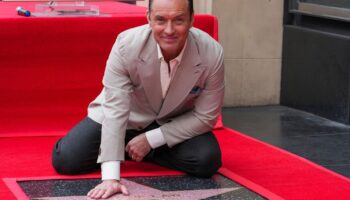 Der britische Star Jude Law erhält einen festen Platz auf Hollywoods "Walk of Fame". Foto: Jordan Strauss/Invision/AP/dpa