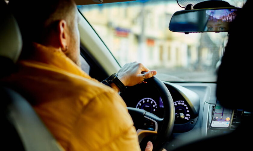 Peut-on conduire avec des vêtements d'hiver ? Lisez bien cette règle avant de prendre le volant