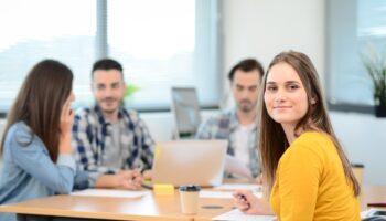 HEC Alumni a été le premier réseau à proposer aux anciens de soutenir financièrement des start-up créées par de jeunes diplômés.