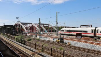 Bahnsanierung: Bahn gibt gesperrte Strecke Hamburg-Berlin wieder frei