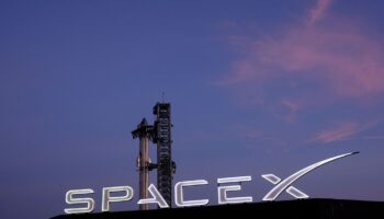 SpaceX hat die Eingemeindung seines Standortes beantragt. (Archivbild) Foto: Eric Gay/AP/dpa