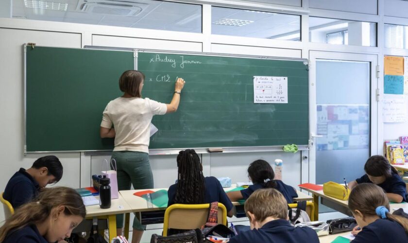 « Il faudra rouvrir le dossier des salaires et des conditions de travail » : le monde de l’éducation lance déjà des appels à Bayrou