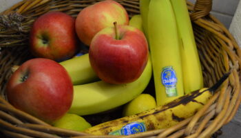 Ni dans la corbeille de fruits, ni dans le frigo - voici l'endroit où ranger les bananes pour qu'elles ne s'abîment pas