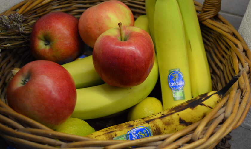 Ni dans la corbeille de fruits, ni dans le frigo - voici l'endroit où ranger les bananes pour qu'elles ne s'abîment pas