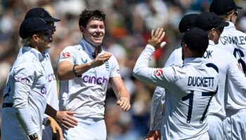 England claim three wickets after frustrating opening session