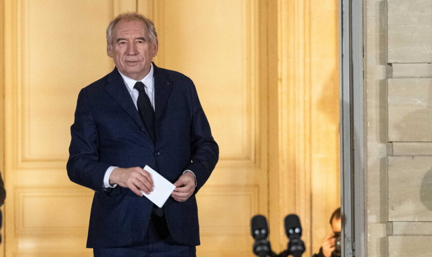 François Bayrou Premier ministre : l'esclandre avec Macron, les menaces du RN et du PS