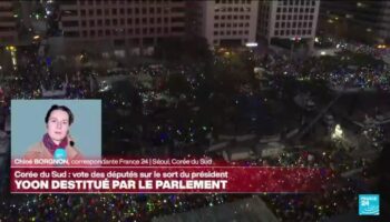 Corée du Sud : célébrations devant le parlement à l'annonce de la destitution du président Yoon