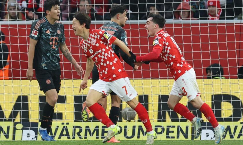 Bayern liegen in Mainz hinten, Leverkusen ohne Probleme in Augsburg