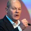 Bundeskanzler Olaf Scholz verteidigt die Unterstützung der Ukraine mit Waffenlieferungen und wirbt gleichzeitig für bisherige Uk