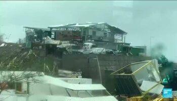 Mayotte durement frappé par le cyclone Chido, des "dégâts énormes"