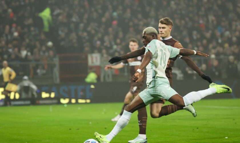 Bremen führt im Nord-Derby gegen Aufsteiger St. Pauli