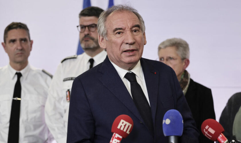 En direct : François Bayrou poursuit ses consultations sur fond de crise à Mayotte