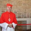 Qui est François-Xavier Bustillo, le très médiatique cardinal qui a invité le pape en Corse ?