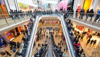 EDITORIAL USE ONLY.Shoppers are seen at the Bullring shopping centre in Birmingham during the Boxing Day sales. PRESS ASSOCIATION Photo. Saturday December 26, 2015. Photo credit should read: Jon Super/PA Wire..