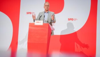 Rechtsextremismus: SPD-Generalsekretär verurteilt Angriffe auf Parteimitglieder