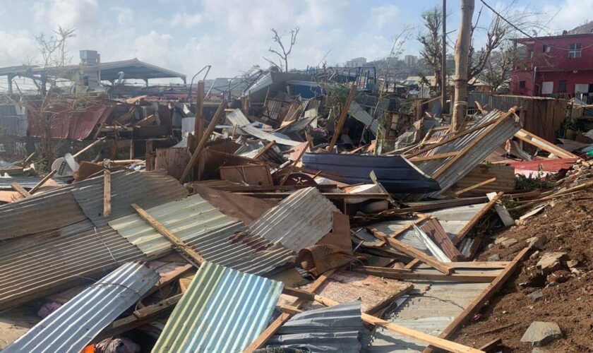 Mayotte dévasté par un cyclone « exceptionnel » : au moins 14 morts, le bilan s’annonce lourd