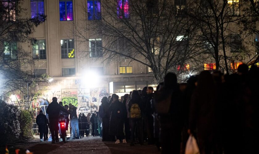 Erfolgreicher Techno-Club: 20 Jahre Berghain: Berlins härteste Tür feiert Geburtstag