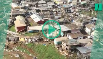 À Mayotte, le cyclone Chido laisse un paysage dévasté et les images d’hélicoptère révèlent l’ampleur du désastre